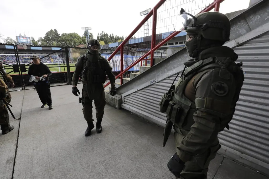 El GOPE debió revisar de emergencia el Estadio Huachipato CAP. (Foto: Eduardo Fortes/Photosport)