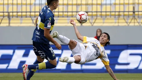 Luciano Cabral deleita con golazo en la fecha 10 del Campeonato Nacional 2024. (Foto: Photosport)