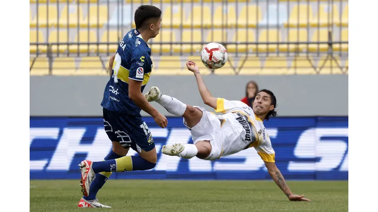 Luciano Cabral deleita con golazo en la fecha 10 del Campeonato Nacional 2024. (Foto: Photosport)