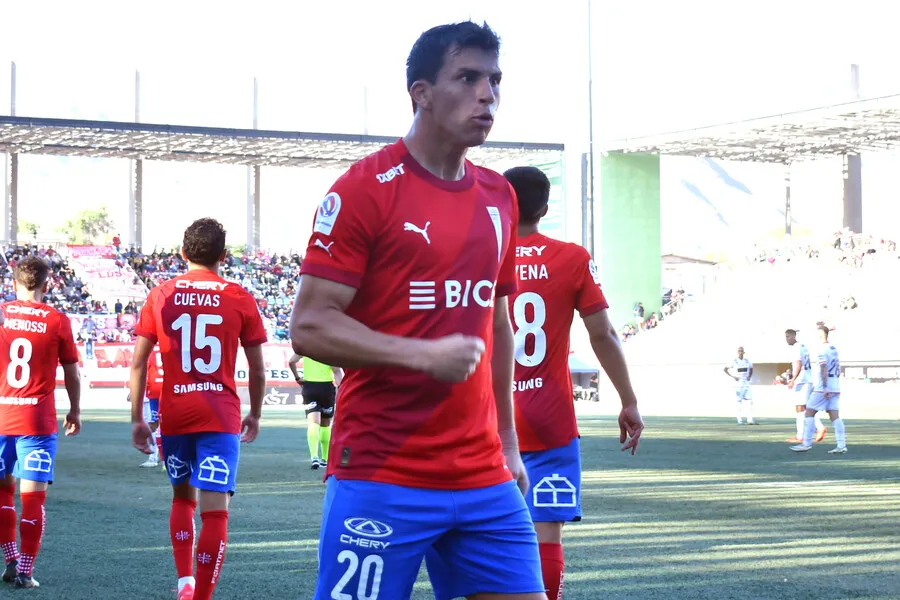 Gonzalo Tapia anotó el único gol de la UC. | Foto: Photosport