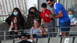 Johnny Herrera se emociona por notable gesto para él y su hijo.