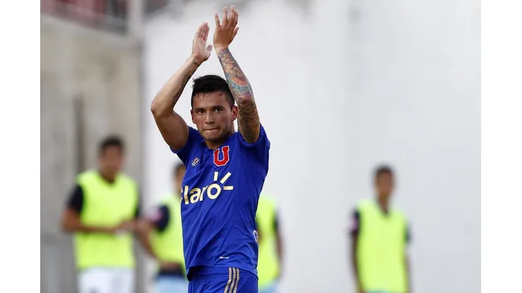 Charles Aránguiz puede acercarse sorpresivamente a Universidad de Chile.