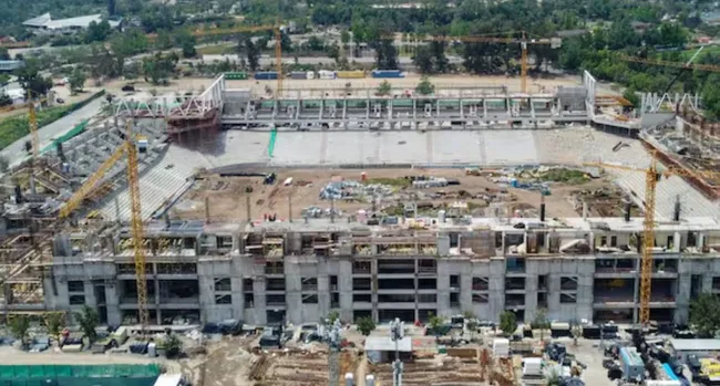 En la UC miran con atención la construcción de su nuevo estadio | FOTO: Cruzados