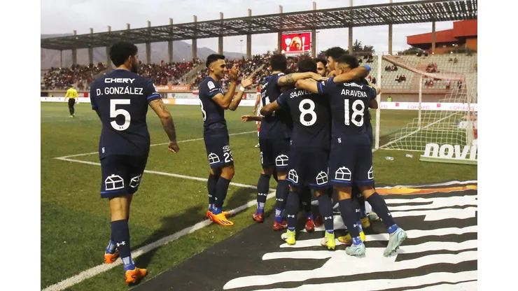 Universidad Católica visitará a Deportes Copiapó en el estadio Luis Valenzuela Hermosilla. (Foto: Photosport)
