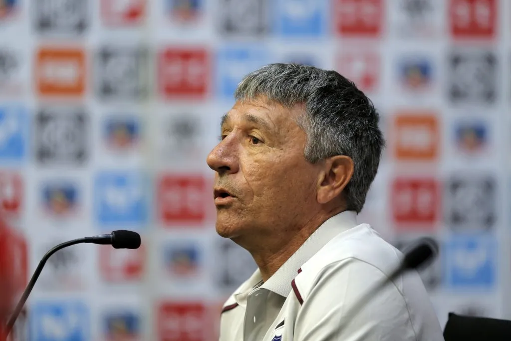 Ariel Paolorossi dejaría de ser el jefe técnico de las divisiones inferiores de Colo Colo. (Foto: Javier Torres/Photosport)