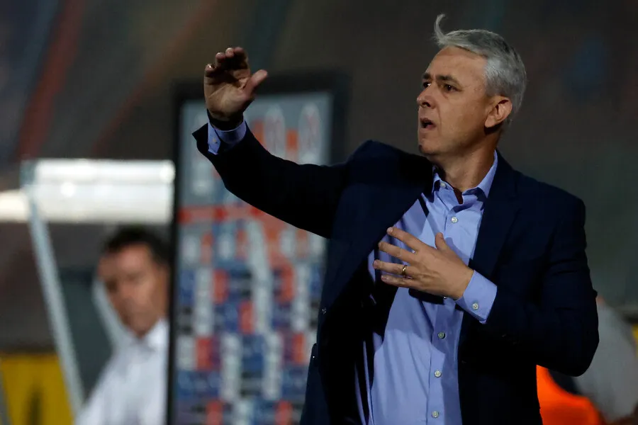 Tiago Nunes marca su camino en la UC. | Foto: Photosport