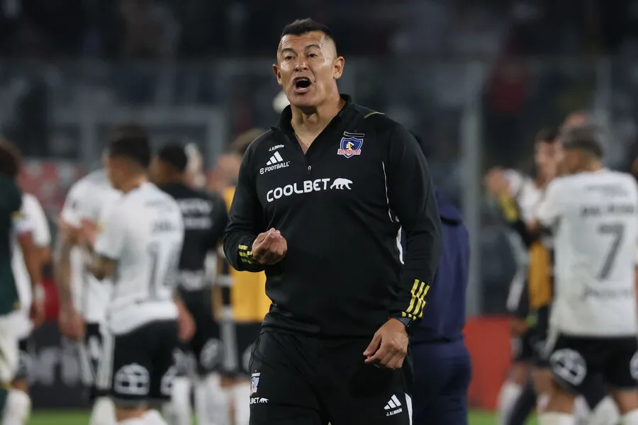 Almirón fue apuntado por Toby Vega. | Foto: Photosport