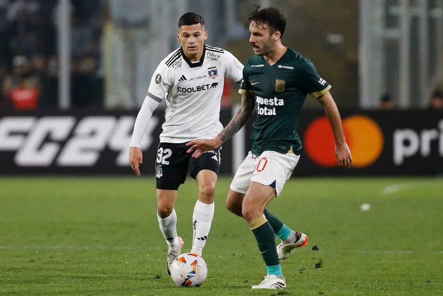 Colo Colo se enredó ante Alianza Lima. | Foto: Photosport