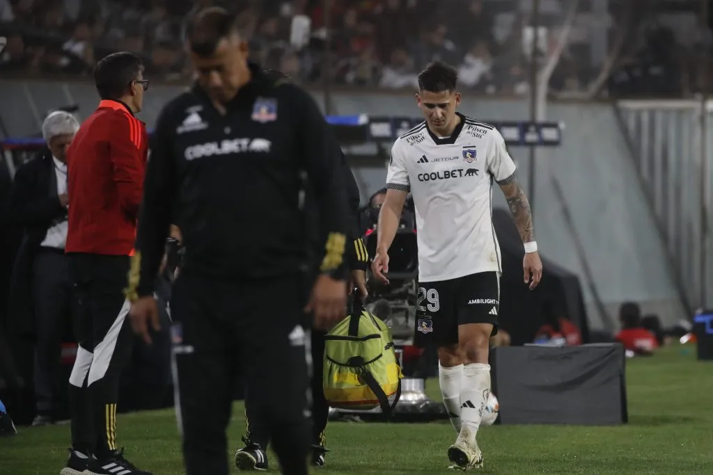 Guillermo Paiva salió lesionado del partido de Colo Colo ante Alianza Lima. (Foto: Photosport)