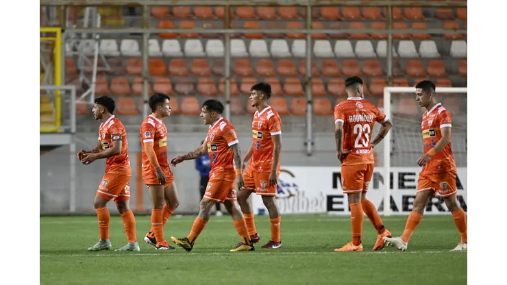 Ídolo de Cobreloa lamenta el poco plantel que tienen los loínos.