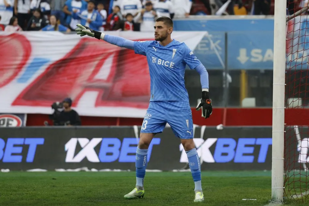Gillier fue titular en la derrota de la UC ante Colo Colo | FOTO: Dragomir Yankovic/Photosport