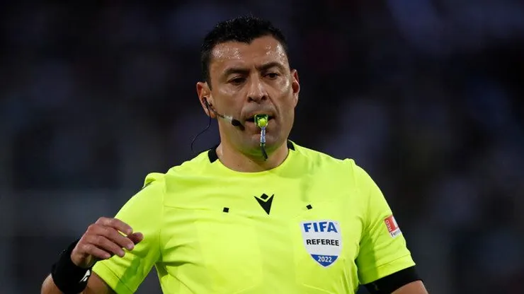 Tobar entrega postura por jugada que reclamaron los jugadores de la UC.