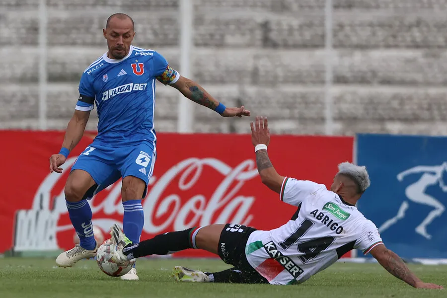 Caamaño le cayó a Marcelo Díaz. | Foto: Photosport