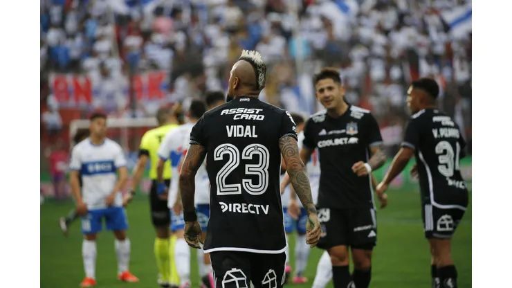 Arturo Vidal le da el triunfo a Colo Colo sobre Universidad Católica. (Foto: Dragomir Yankovic/Photosport)