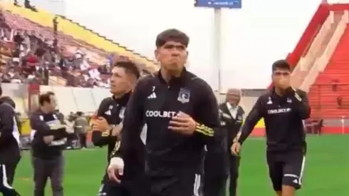 Carlos Palacios, Cristián Zavala y Damián Pizarro hacen gestos a los hinchas de Universidad Católica. (Foto: Captura)