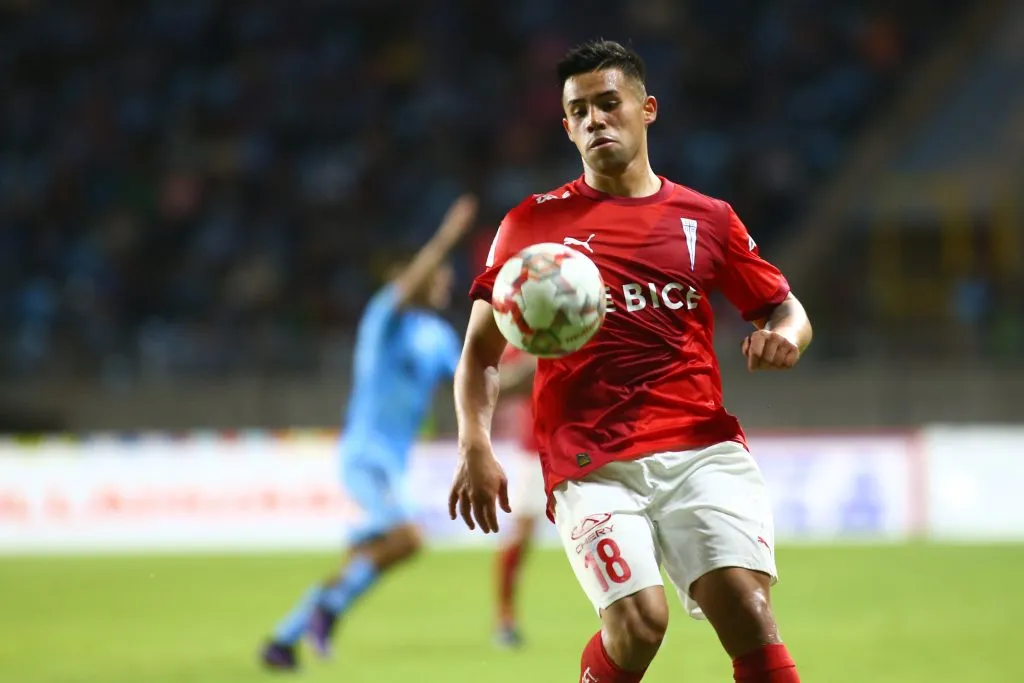 Alexander Aravena podrá jugar en la Universidad Católica ante Colo Colo. (Foto: Photosport)