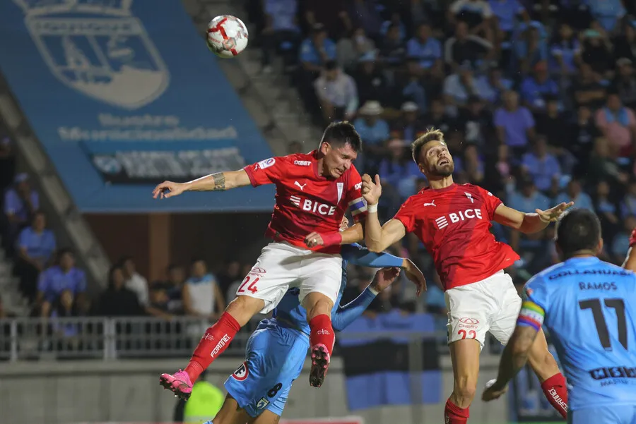 La UC viene de un triunfo ante Deportes Iquique. | Foto: Photosport