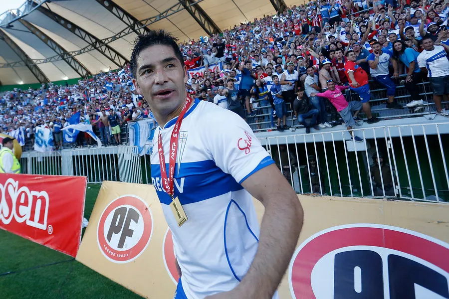 Ídolo cruzado confiesa haber sido hincha albo. | Foto: Photosport