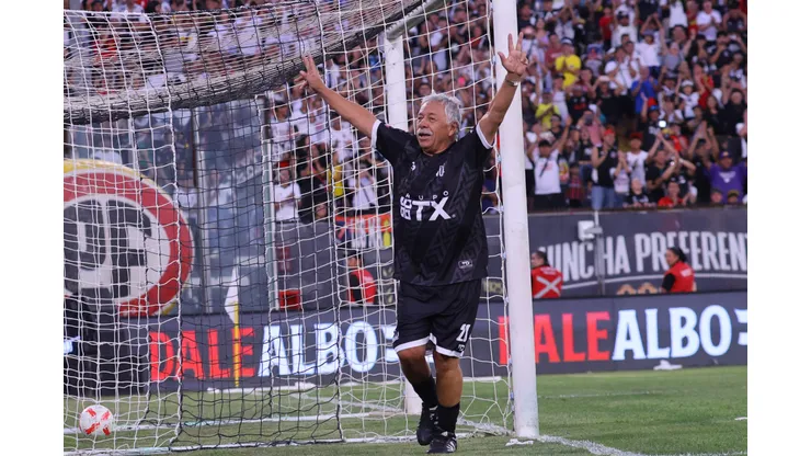 Carlos Caszely tendrá calle con su nombre (Foto: Marcelo Hernandez/Photosport)