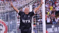 Carlos Caszely no se muestra muy convencido del anuncio de remodelación del estadio. (Foto: Photosport)