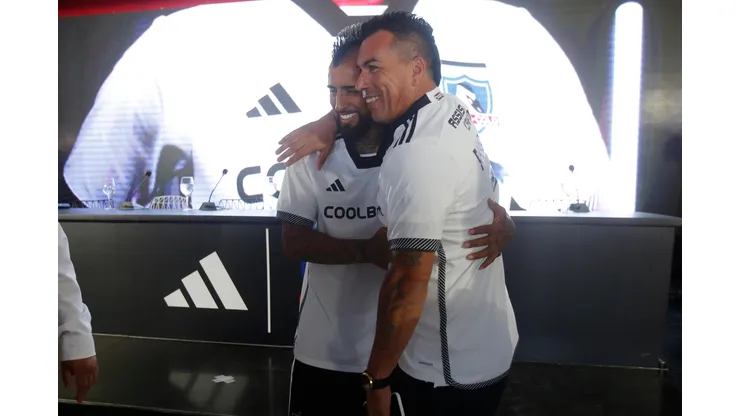 Esteban Paredes llamó a cuidar a Arturo Vidal en Colo Colo. (Foto: Photosport)