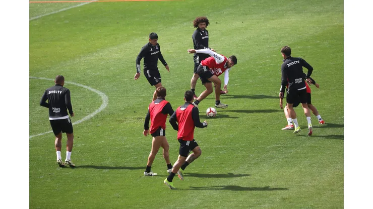 Colo Colo tuvo su último entrenamiento en medio del "arengazo" en el Estadio Monumental. (Foto: Javier Salvo/Photosport)