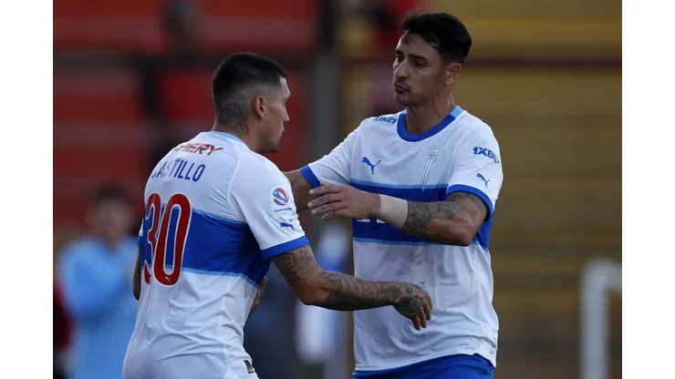 Nicolás Castillo y Fernando Zampedri tienen la tarea de aportar con goles a la UC. (Foto: Photosport)