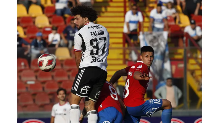 Universidad Católica recibe a Colo Colo en el estadio Santa Laura. (Foto: Photosport)