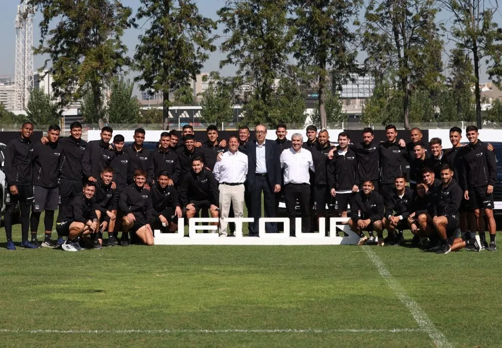 Maximiliano Falcón no quiso ser parte del recibimiento de los automóviles de Jetour. (Foto: @ColoColo)