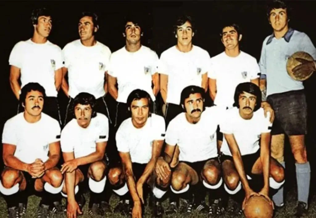 Leonardo Véliz junto al Colo Colo 1973.