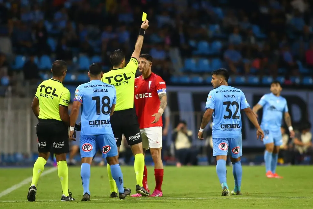 Zampedri siendo amonestado en el partido ante Deportes Iquique | FOTO: Alex Diaz/Photosport