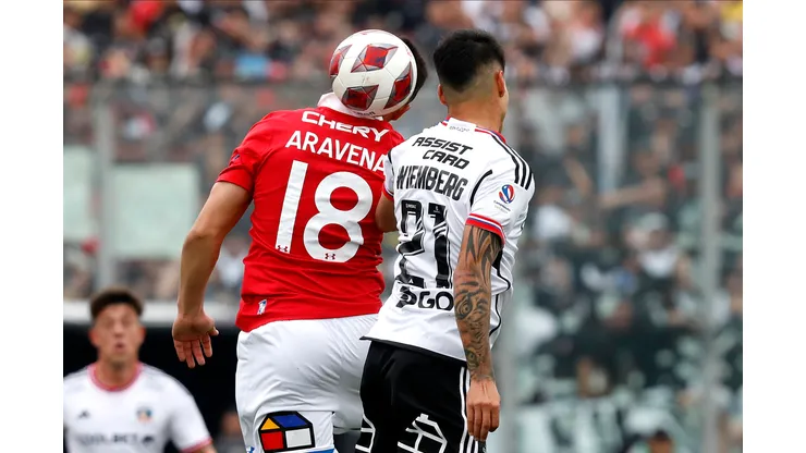 Futbol, Colo Colo vs Universidad Catolica Fecha 25, campeonato Nacional 2023. El jugador de Colo Colo Erick Wiemberg disputa el balon con Alexander Aravera de Universidad Catolica durante el partido de primera division realizado en el estadio Monumental en Santiago, Chile. 01/10/2023 Javier Salvo/Photosport Football, Colo Colo vs Universidad Catolica 25nd turn, 2023 National Championship. Colo Colo's player Erick Wiemberg vies for the ball against Alexander Aravera of Universidad Catolica during the first division match at the first division match at the Monumental in Santiago, Chile. 01/10/2023 Javier Salvo/Photosport