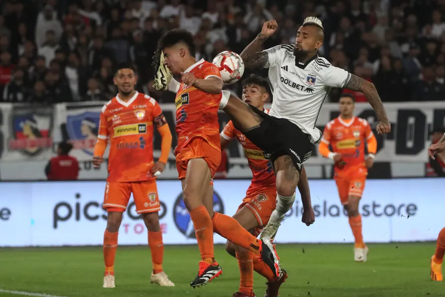 Vidal hizo un opaco partido ante Cobreloa. | Foto: Photosport
