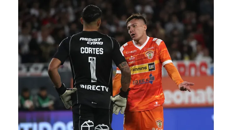 Camilo Pino se lanzó contra Cristián Insaurralde. Dejó con uno menos a Cobreloa.