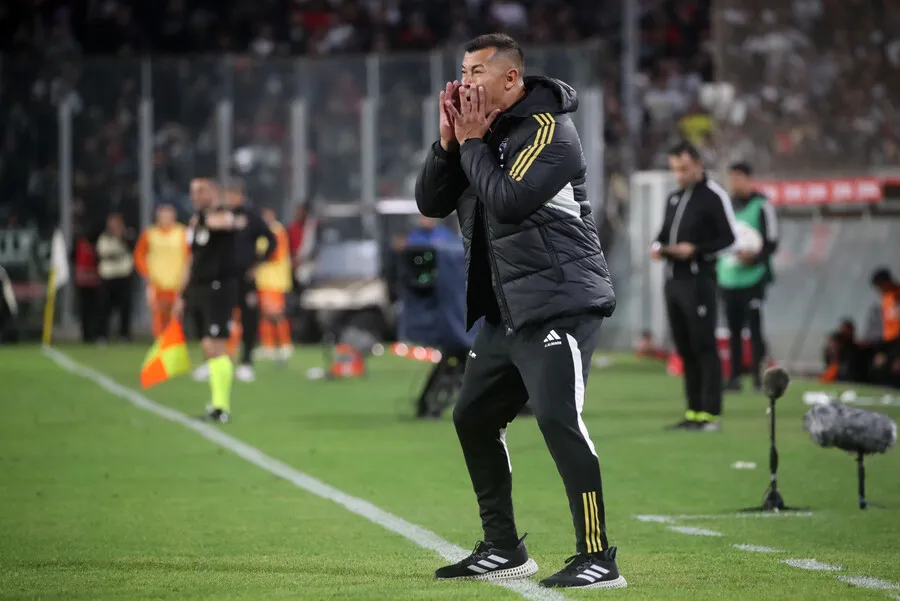 Jorge Almirón sumó nueva derrota en Colo Colo. | Foto: Photosport