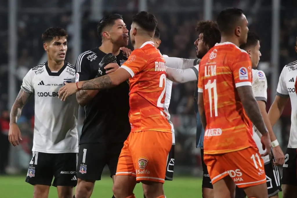 Brayan Cortés fue expulsado en el compromiso de Colo Colo ante Cobreloa.  (Foto: Photosport)