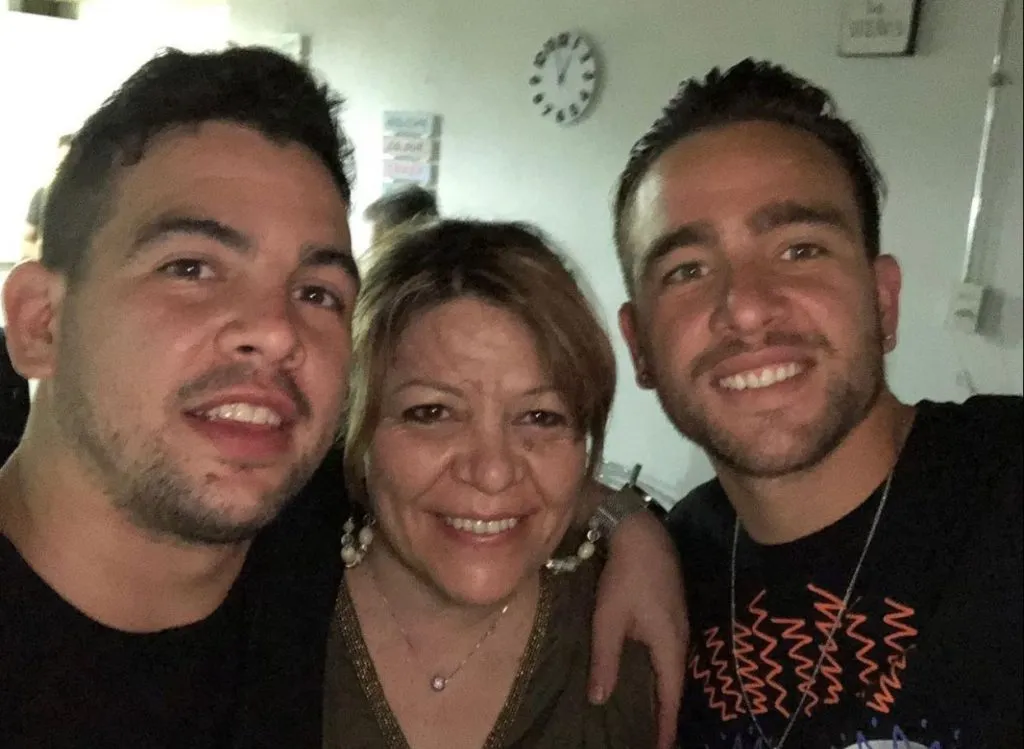 Matías Zaldivia junto a su hermano Nicolás y su madre Cristina Ponce | FOTO: Instagram