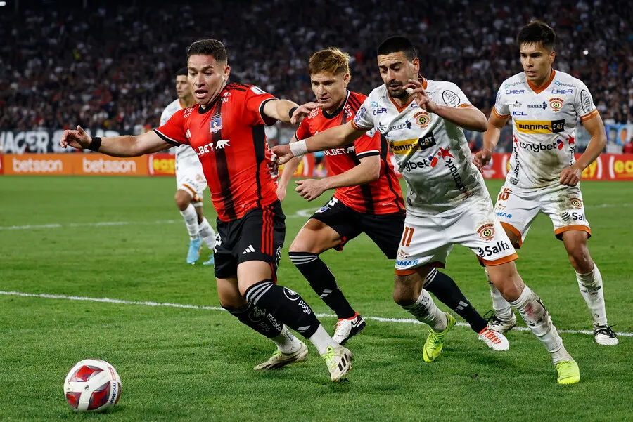 Albos y loínos se ven las caras esta noche en el Estadio Monumental. | Foto: Photosport