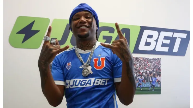 El cantante urbano presenció in situ el empate de la U ante Coquimbo.