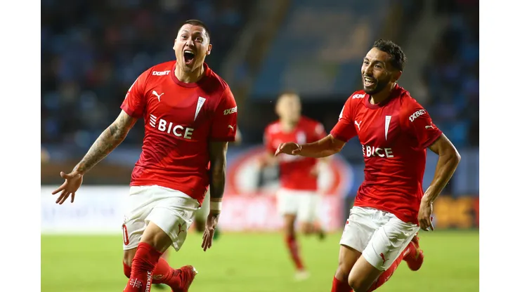 Nicolás Castillo le dio la victoria a Universidad Católica en Iquique. (Foto: Álex Díaz/Photosport)