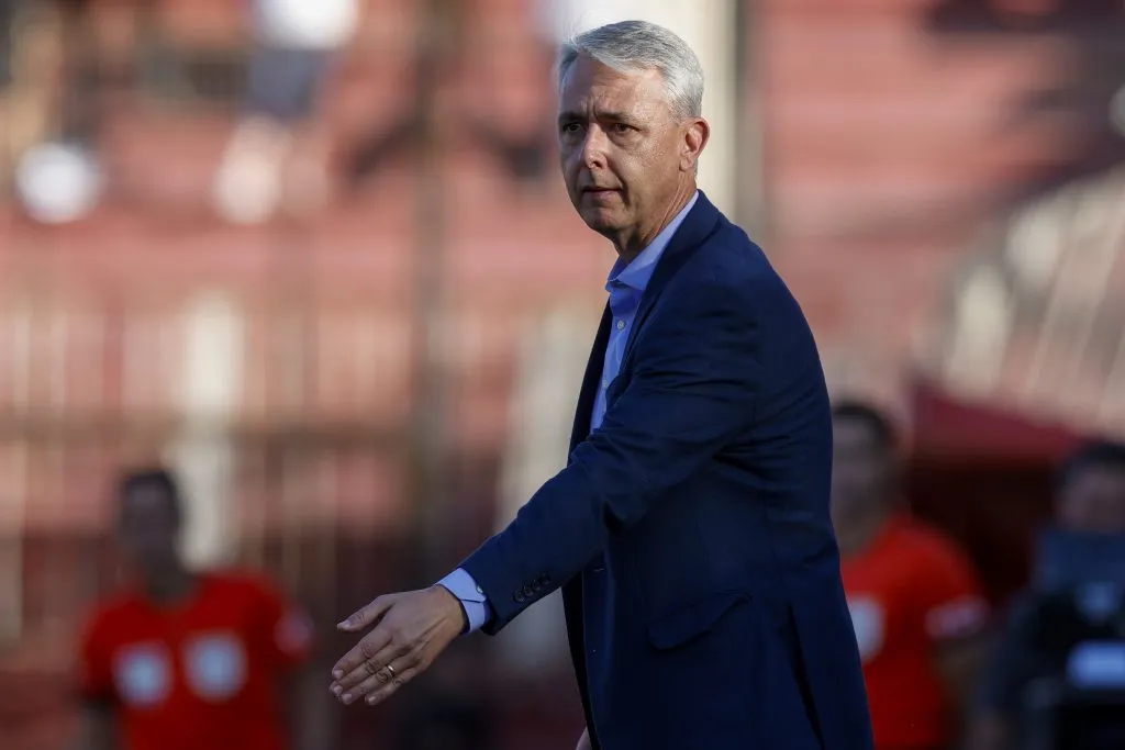 Tiago Nunes asegura que está entrenando de forma muy parecida a sus jugadores. (Foto: Photosport)