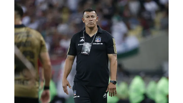 Jorge Almirón arriesga una nueva sanción en Colo Colo. (Foto: Pier Giorgio/Photosport)