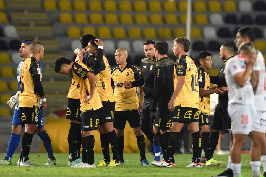 Coquimbo quiere repetir abrazos en Copa Sudamericana. | Foto: Photosport