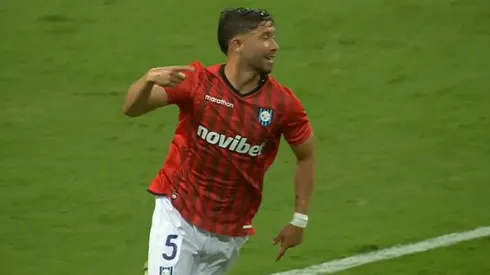 Felipe Loyola marca el 1-0 parcial para Huachipato ante Gremio en la Copa Libertadores.
