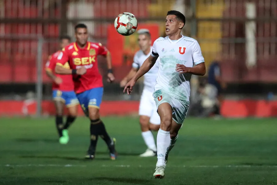 La U está sola en la punta. | Foto: Photosport