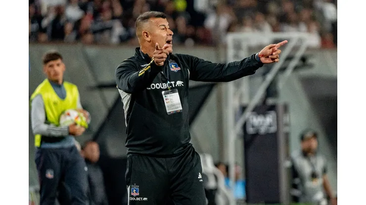 El entrenador Jorge Almirón de Colo Colo está siendo cuestionado por la dosificación. (Foto: Guillermo Salazar)