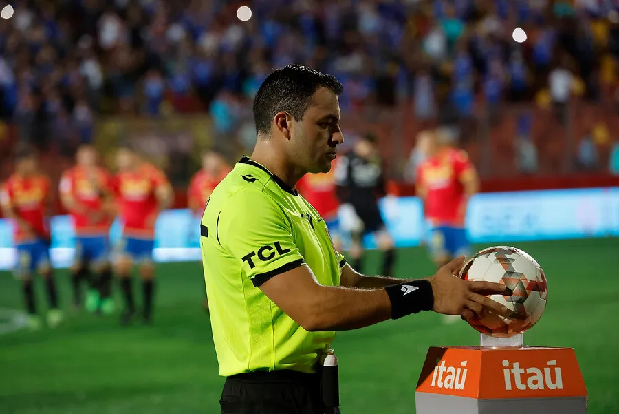 Flores en la polémica tras el partido de Unión Española y la U | Foto: Photosport
