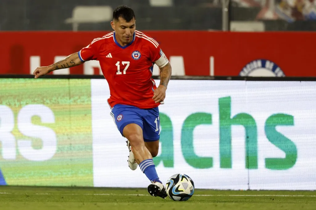 Gary Medel estuvo en la concentración de Colo Colo, visitando a amigos como Arturo Vidal, Esteban Pavez, entre otros. (Foto: Photosport)