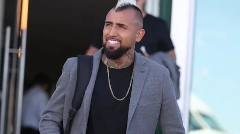 Plantel de Colo Colo viajó de traje a Brasil para enfrentar a Fluminense. (Foto: Colo Colo)