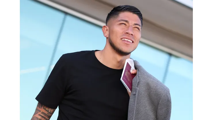 Los jugadores de Colo Colo sorprendieron con nuevas tenidas para el viaje a Brasil. (Foto: Colo Colo)